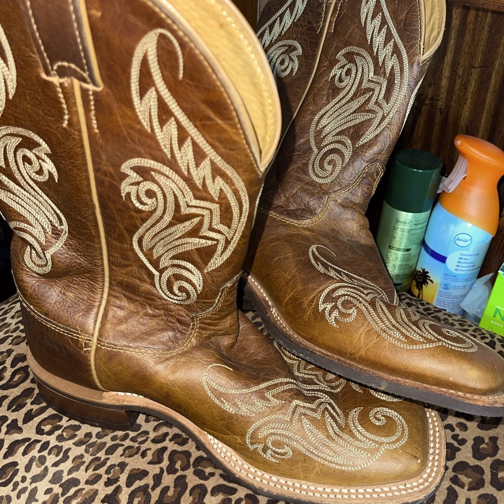 Ariat women’s western boots